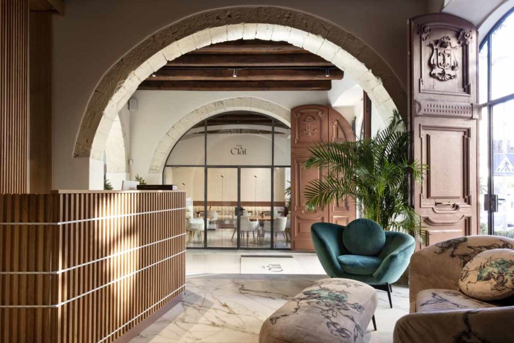 Ingresso Casa Clàt: a Cagliari un vecchio palazzo storico diventa boutique hotel