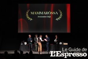 Guida Ristoranti Teatro Nazionale 332 Mammaròssa riceve la targa di riconoscimento per la categoria “Miglior Pane al Ristorante“
